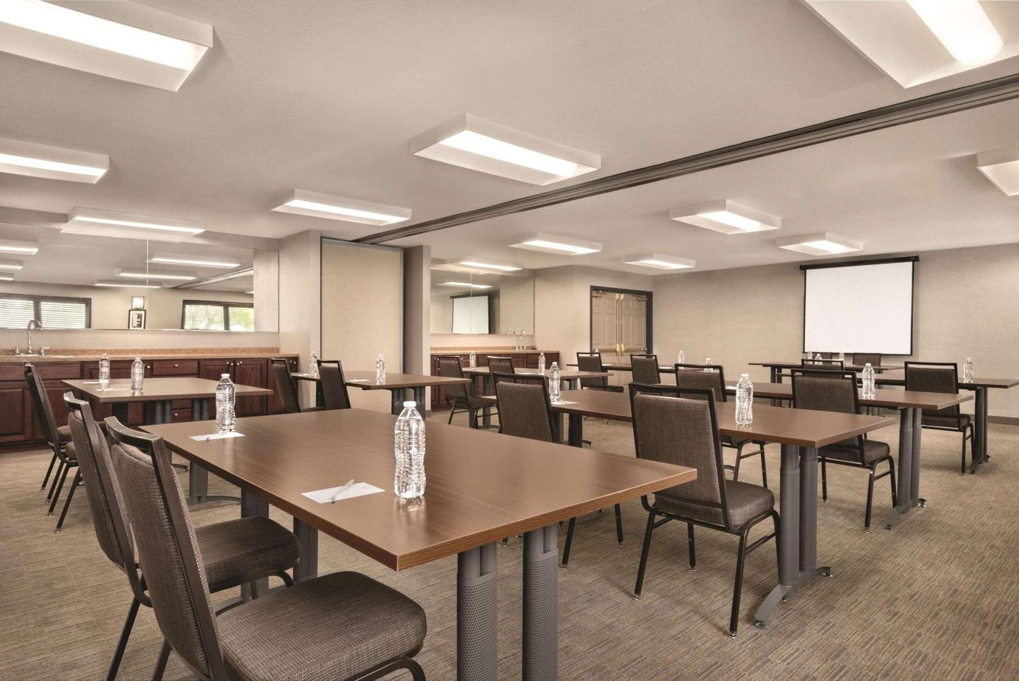 Country Inn & Suites By Radisson, Pella, Ia Esterno foto